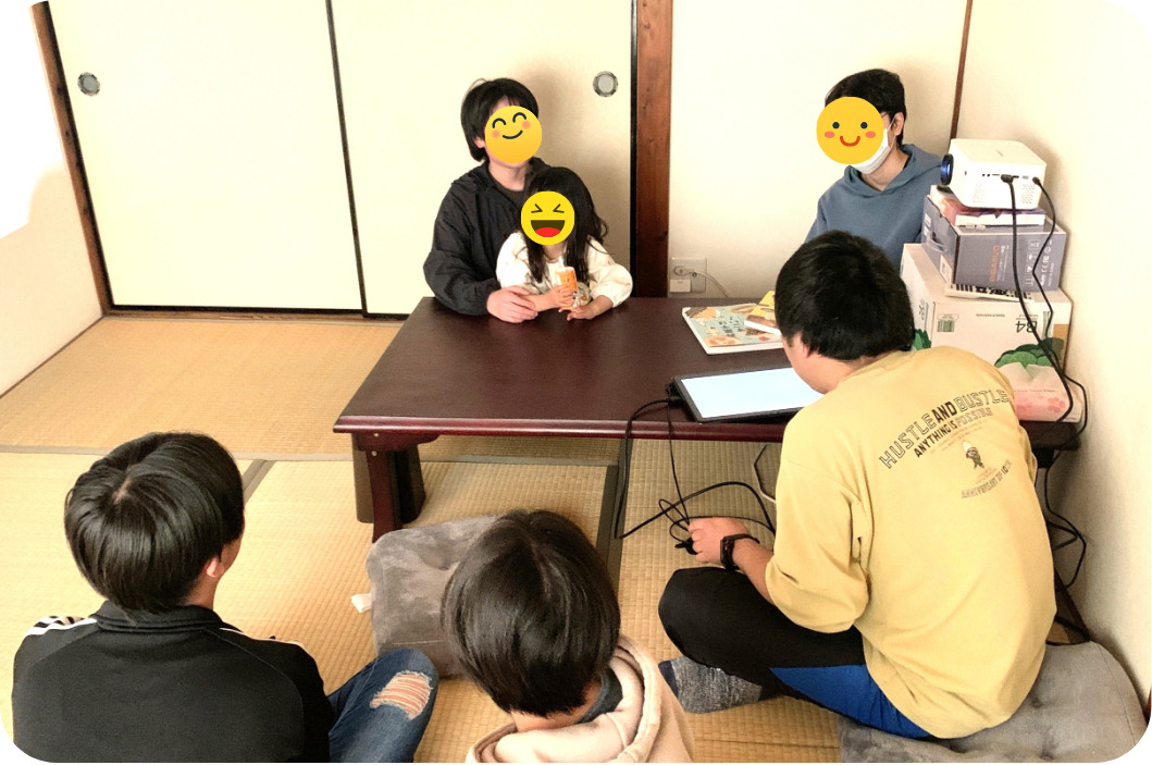 526版　三つ折りパンフレット (297 x 210 mm)